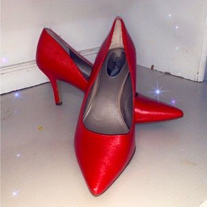 Red heels. 8.5